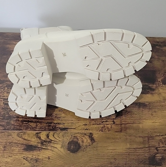 New Chelsea Boots Size 38/7.5 Cream - Picture 5 of 5